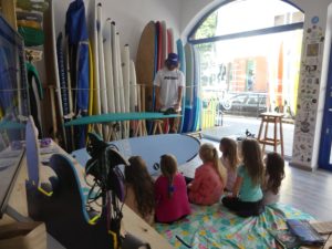 akademia malego surfera - bezplatne zajecia dla dzieci z surfingu i supa-sup-polska-deska-z-wioslem